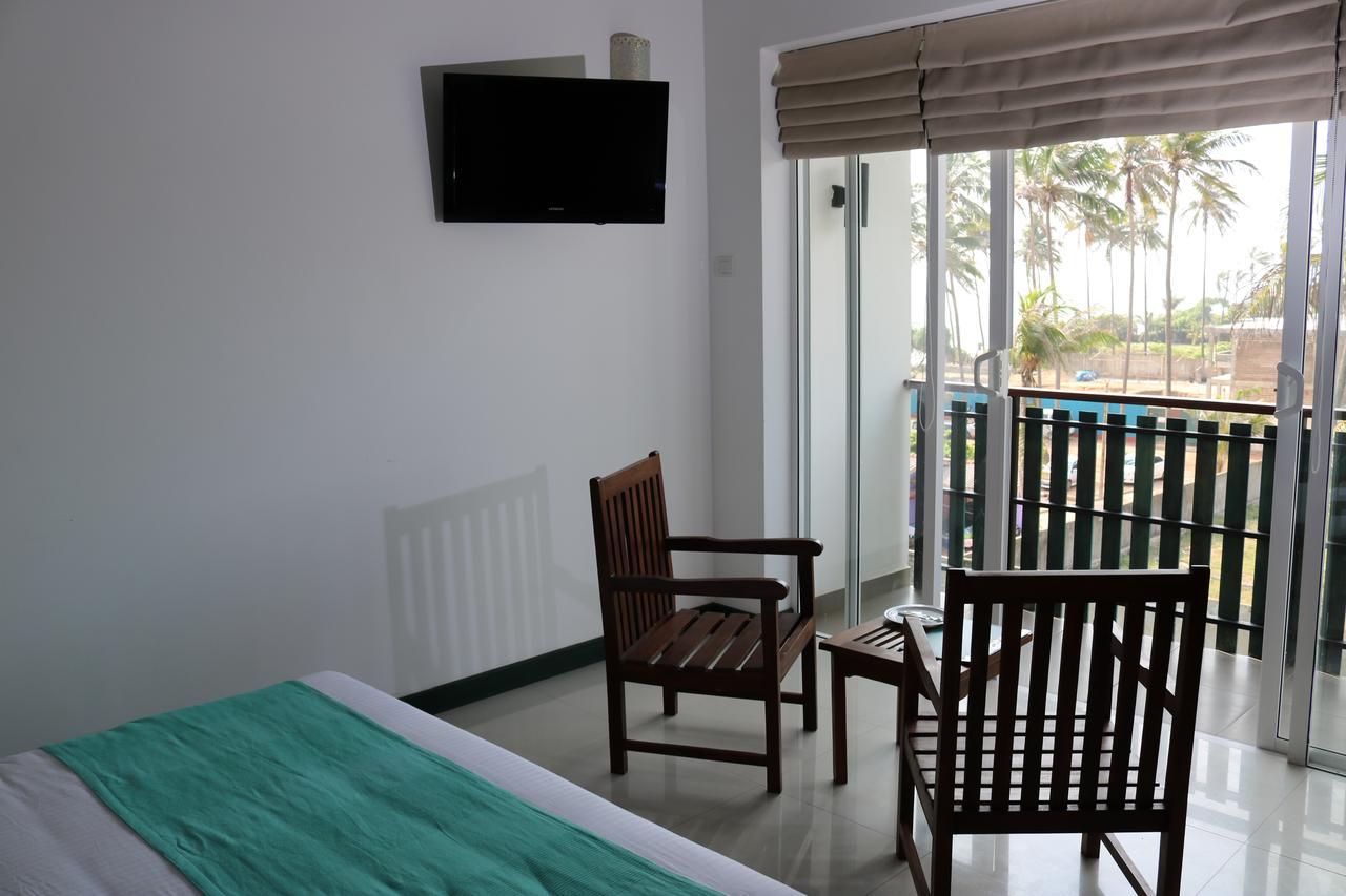 Saprin Beach Resort Uswetakeiyawa Luaran gambar