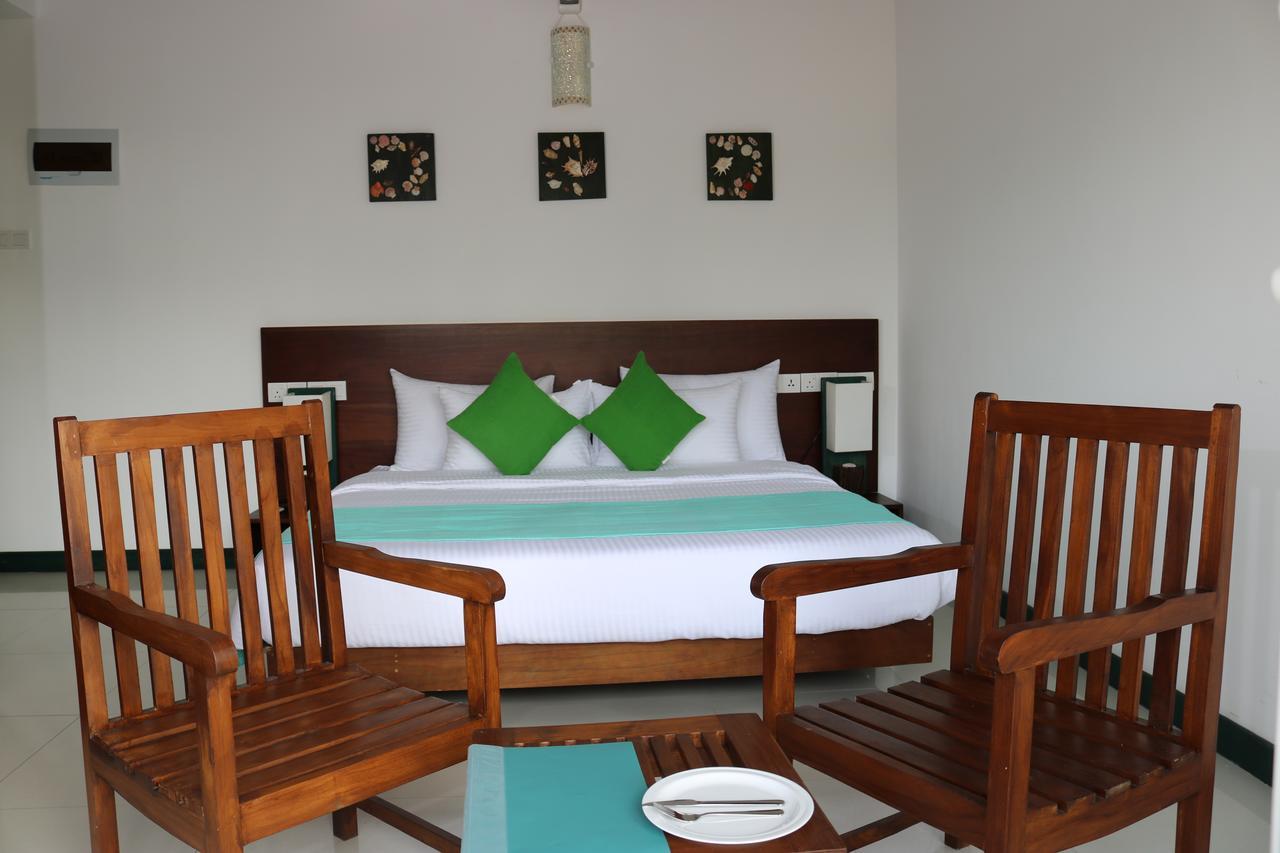 Saprin Beach Resort Uswetakeiyawa Luaran gambar