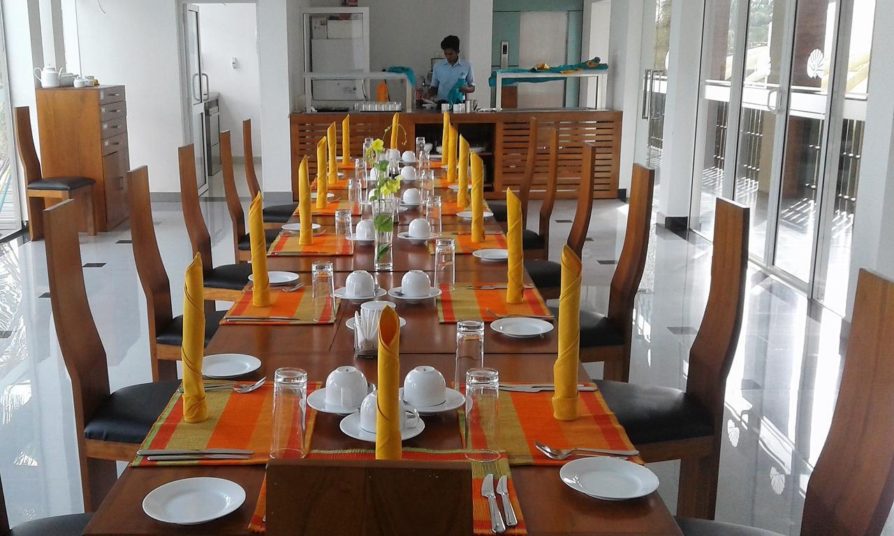 Saprin Beach Resort Uswetakeiyawa Luaran gambar