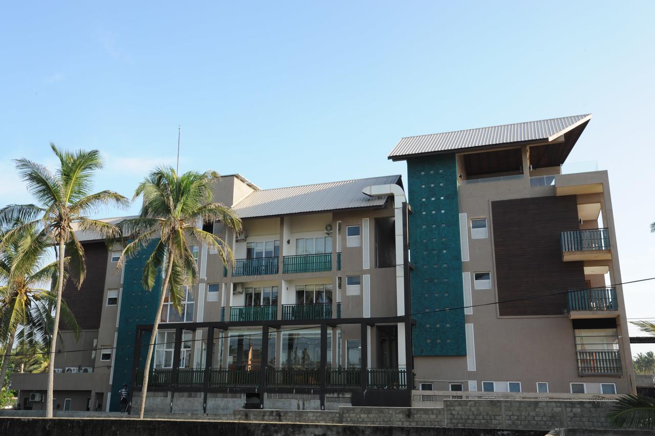 Saprin Beach Resort Uswetakeiyawa Luaran gambar