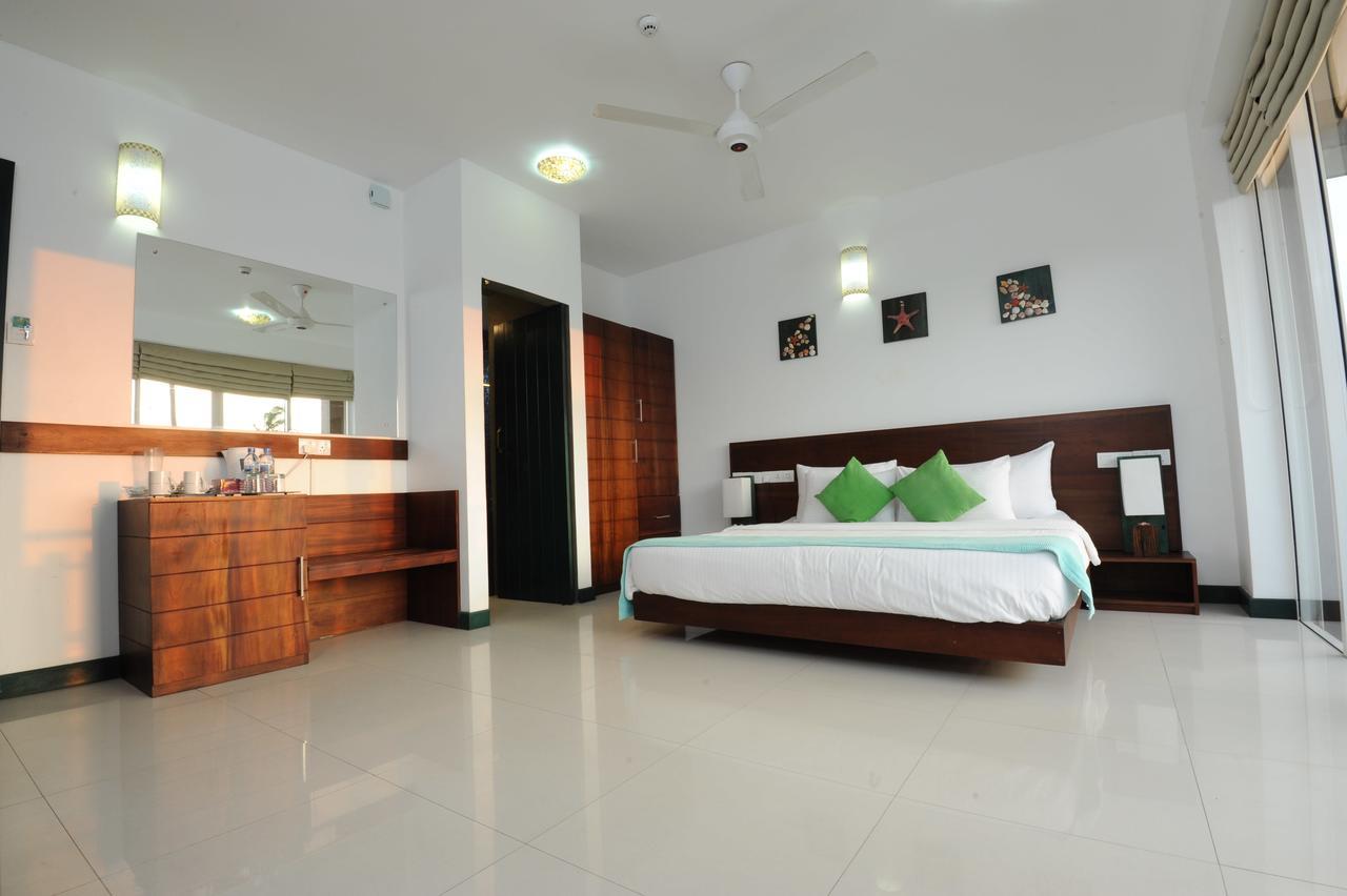 Saprin Beach Resort Uswetakeiyawa Luaran gambar