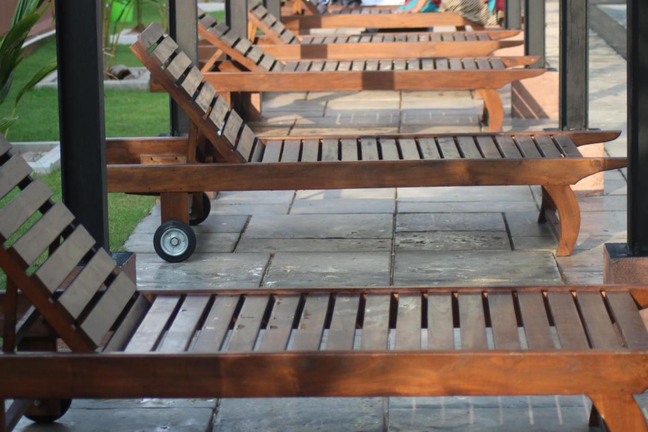 Saprin Beach Resort Uswetakeiyawa Luaran gambar