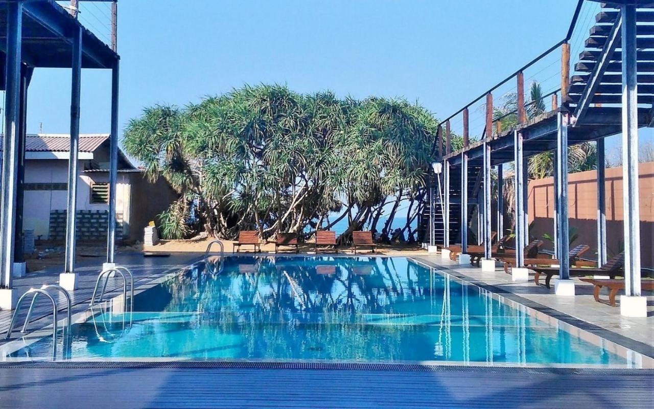 Saprin Beach Resort Uswetakeiyawa Luaran gambar